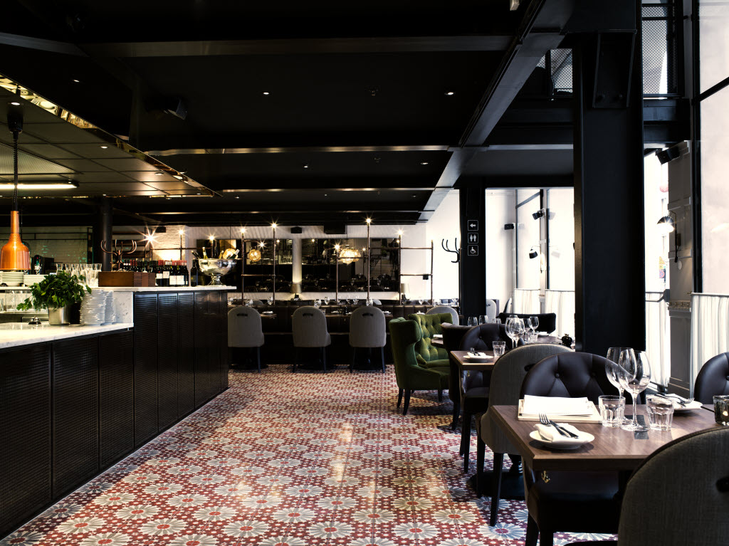 Copyright: : Pia Ulin, Katarina Bangatra 61, 116 42 Stockholm, Sweden, +46 705 54 30 32, www.piaulin.com via agenturen agentbauer.com Scandic-Grand-Central-Interior-teaterbrasseriet-3.jpg